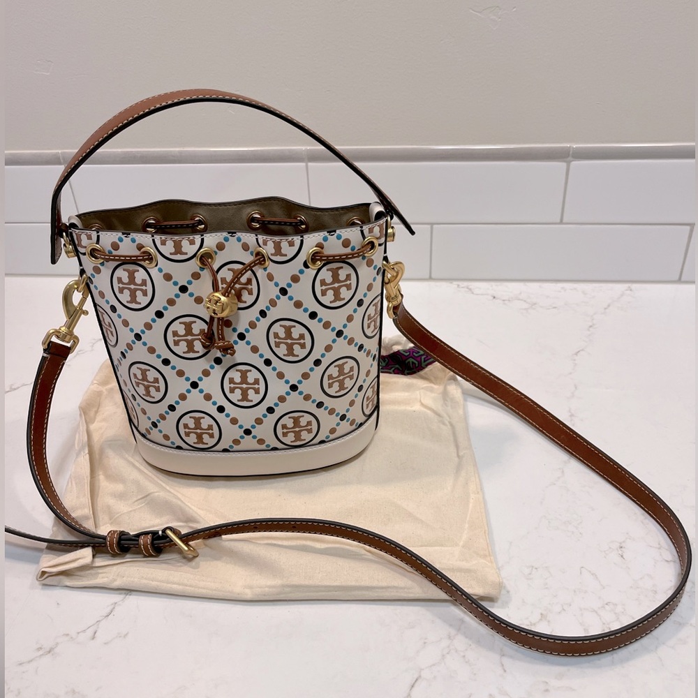 TORY BURCH T MONOGRAM LEATHER BUCKET BAG